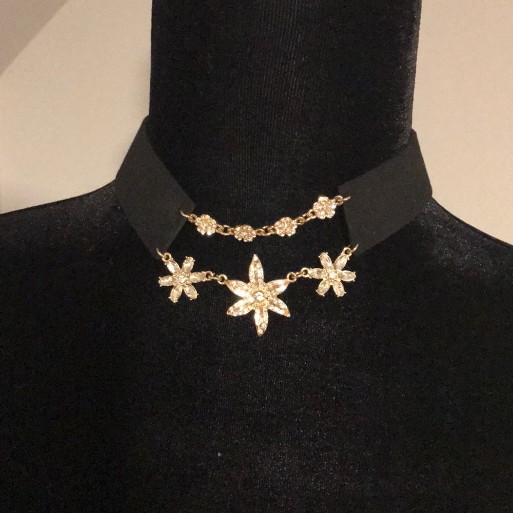 Choker necklace